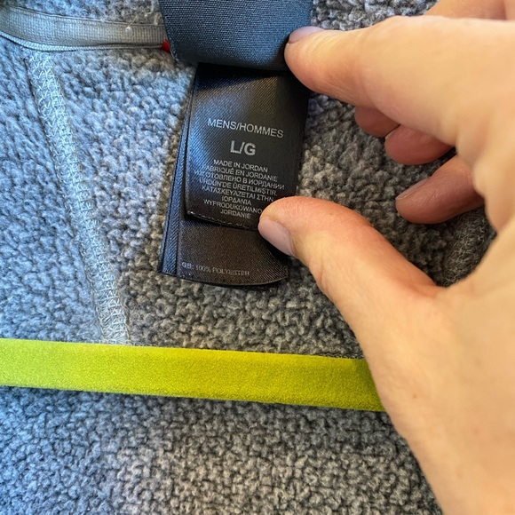 Men’ Northface Pullover - Picture 3 of 4